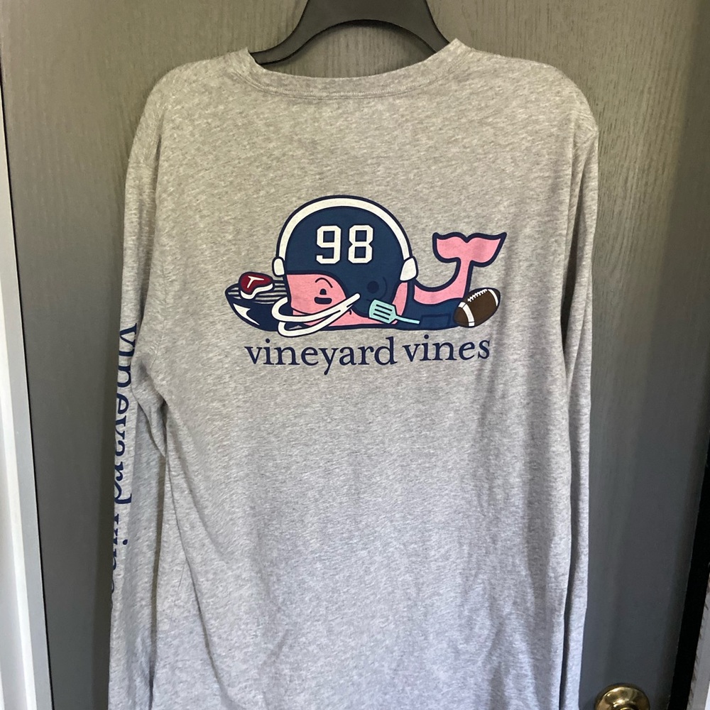 Vineyard Vine crew long sleeve FOOTBALL SHIRT w/ pocket. Great for this season.